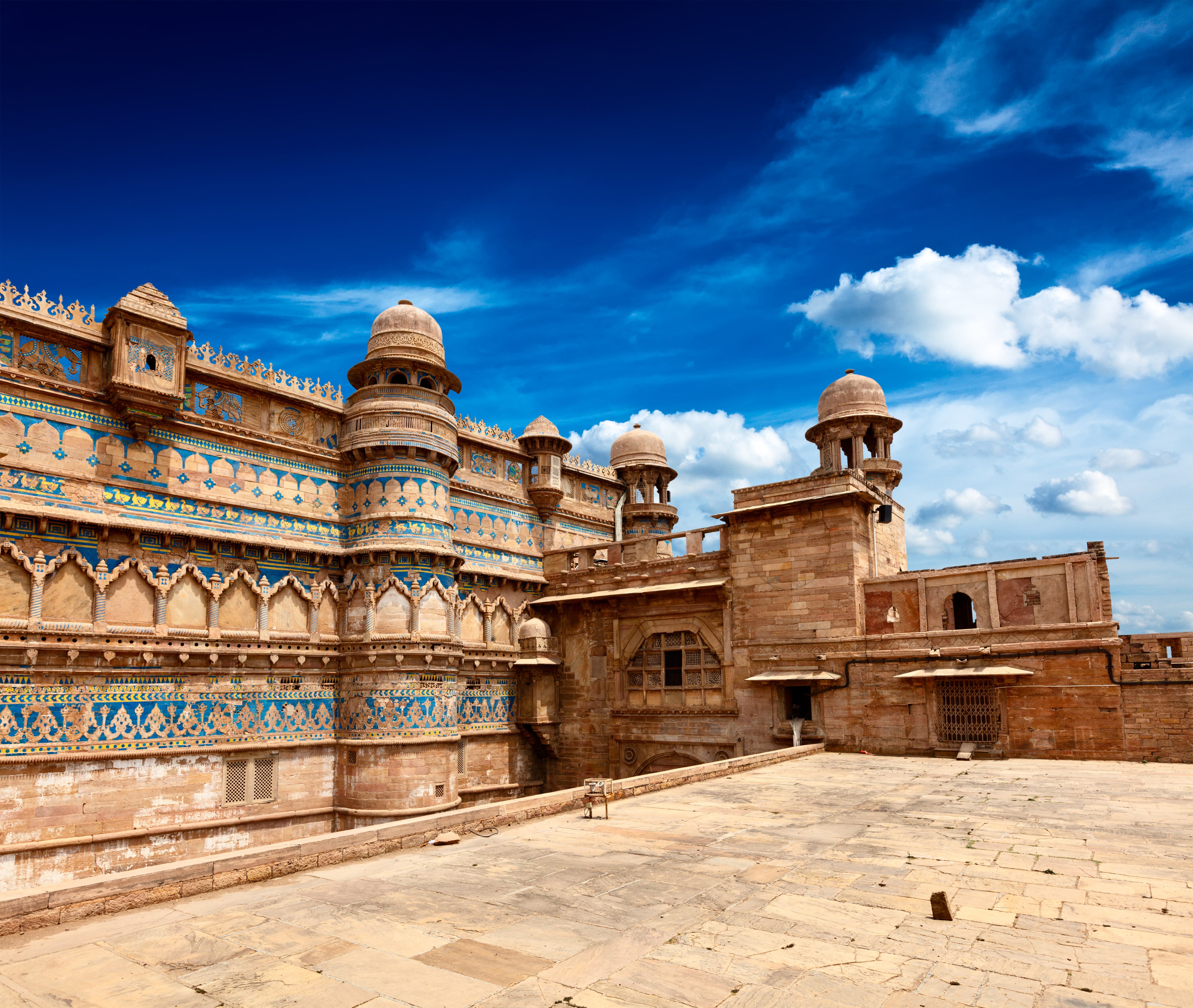 https://d3r8gwkgo0io6y.cloudfront.net/upload/Gwalior fort-min.jpg
